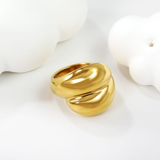 Molten Wrap – Sculptural 18k Gold Dome Ring