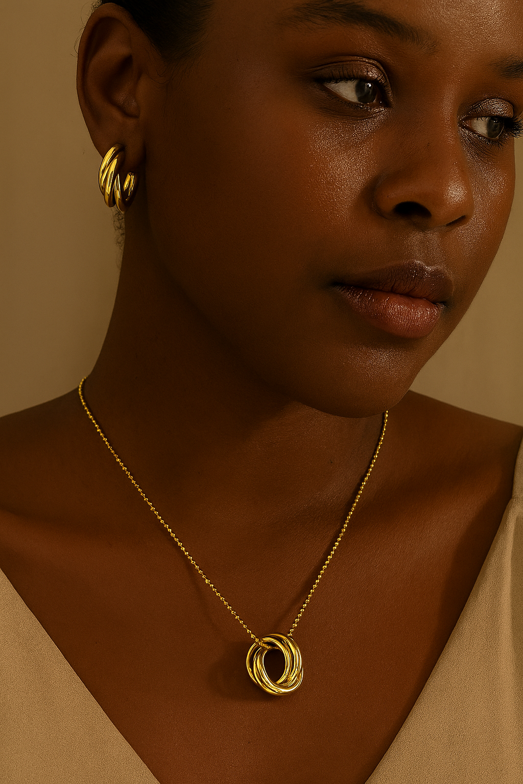 Lustre loop necklace