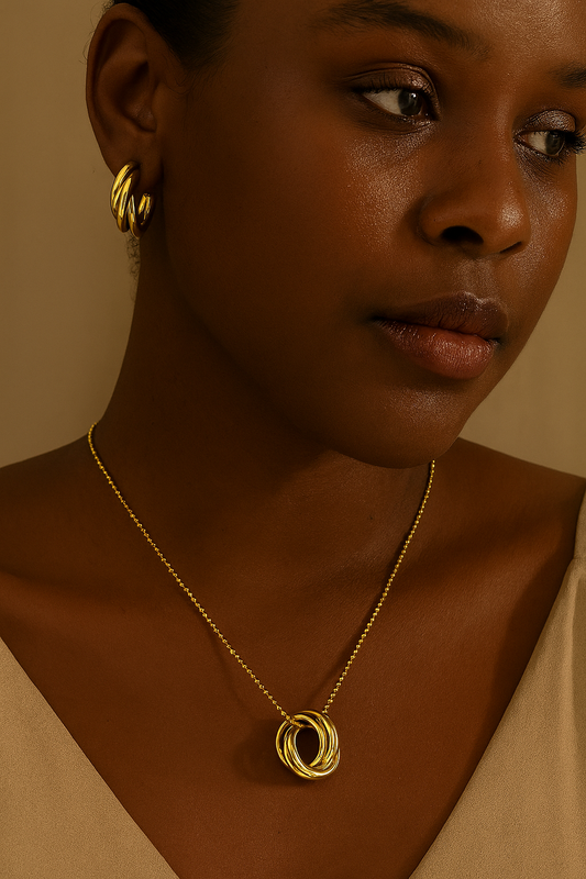 Lustre loop necklace