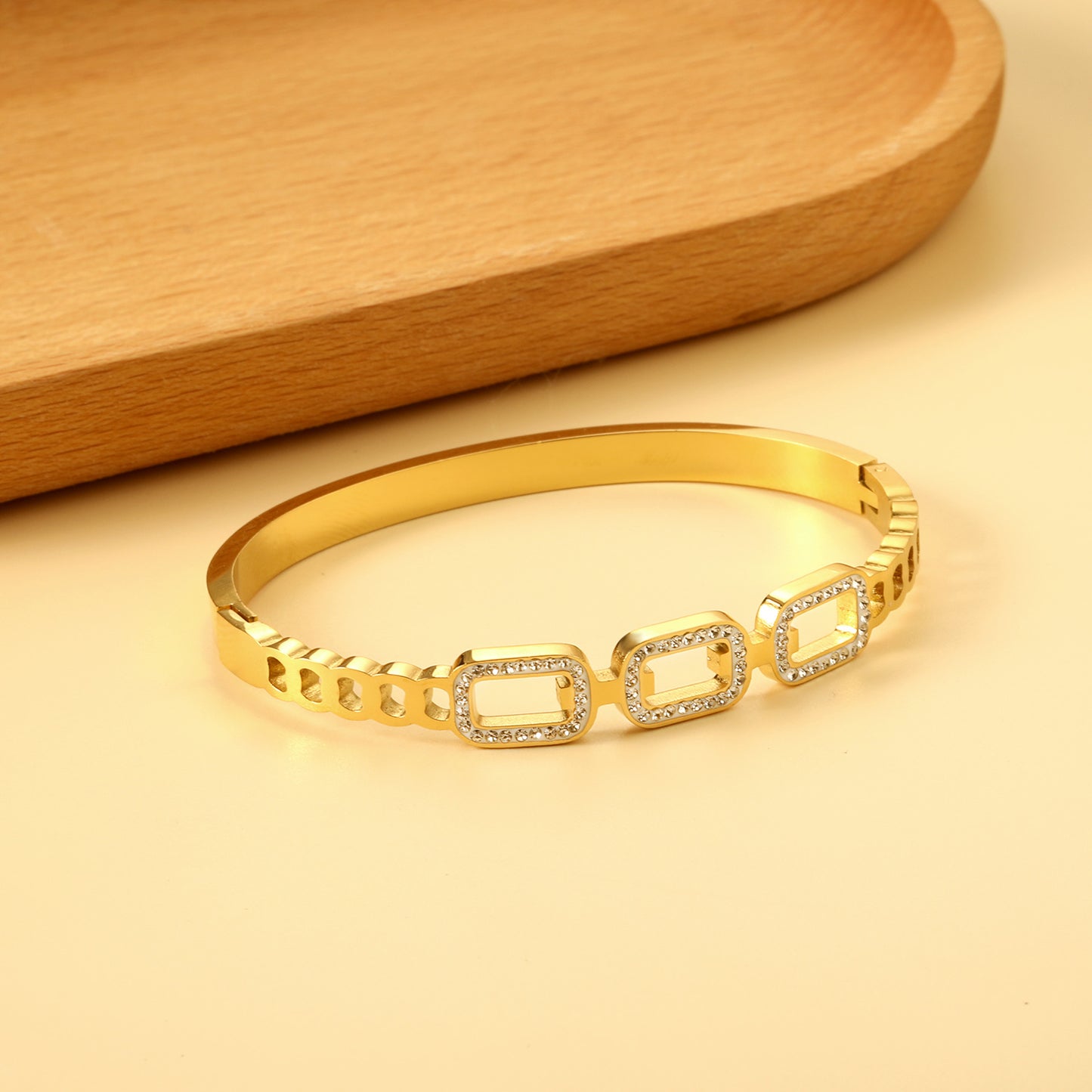 Linked radiance bracelet